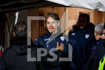 2021-11-20 - Filippo Inzaghi (Head coach Brescia) greets Domenico Di Carlo (Head coach Vicenza) - LR VICENZA VS BRESCIA CALCIO - ITALIAN SERIE B - SOCCER