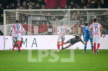 2021-11-20 - Jesse Joronen (Brescia) saves a goal on penalty kick - LR VICENZA VS BRESCIA CALCIO - ITALIAN SERIE B - SOCCER