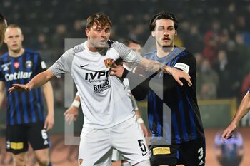 2021-11-21 - Giacomo  Caloâ (Benevento) and Maxime Leverbe (Pisa) - AC PISA VS BENEVENTO CALCIO - ITALIAN SERIE B - SOCCER