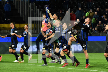 2021-11-21 - Players of Pisa celebrate at he end of the match - AC PISA VS BENEVENTO CALCIO - ITALIAN SERIE B - SOCCER
