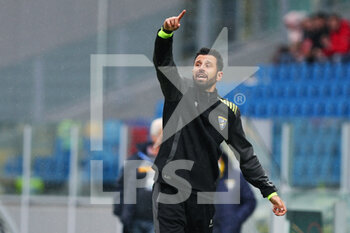 2021-11-27 - FROSINONE, ITALY - November 27 :  Head Coach Fabio Grosso of Frosinone gives tactics to is players  during  Italian  Serie A soccer match between  Frosinone and Pordenone  at Stadio Benito Stirpe on November 27,2021 in Frosinone Italy - FROSINONE CALCIO VS PORDENONE CALCIO - ITALIAN SERIE B - SOCCER