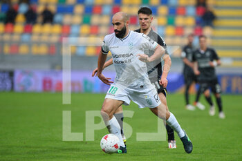 2021-11-27 - FROSINONE, ITALY -  November 27 :  Simone Pasa (L) of  Pordenone in action  during the  Serie A  soccer match between  Frosinone and Pordenone Stadio Benito Stirpe on November 27,2021 in Frosinone Italy  - FROSINONE CALCIO VS PORDENONE CALCIO - ITALIAN SERIE B - SOCCER