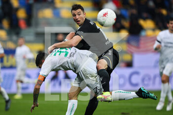 2021-11-27 - FROSINONE, ITALY -  November 27 :  Andrija Novakovich (R) of  Frosinone in action against  Michele Camporese (L) of  Pordenone during the  Serie A  soccer match between  Frosinone and Pordenone Stadio Benito Stirpe on November 27,2021 in Frosinone Italy - FROSINONE CALCIO VS PORDENONE CALCIO - ITALIAN SERIE B - SOCCER
