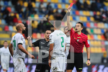 2021-11-27 - FROSINONE, ITALY - November 27 : The Referee Antonio Rapuano Show red card at during Italian Serie A soccer match at between  Frosinone and Pordenone  Stadio Benito Stirpe on November 27,2021 in Frosinone Italy    - FROSINONE CALCIO VS PORDENONE CALCIO - ITALIAN SERIE B - SOCCER