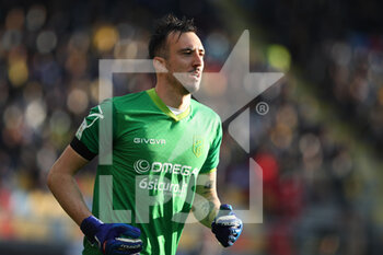 2021-11-27 - FROSINONE, ITALY - November 27 : Goalkeeper Nicola Leali of Pordenonehe cries for the greetings received from the Ciociari fans  Italian Serie A soccer match  between  Frosinone and Pordenone Benito Stirpe Olimpico on November 27,2021 in Frosinone Italy - FROSINONE CALCIO VS PORDENONE CALCIO - ITALIAN SERIE B - SOCCER