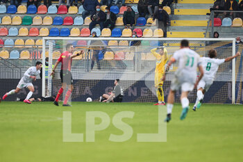 2021-11-27 - FROSINONE, ITALY - November 27 :  Nicolo' Cambiaghi   of Pordenone  scores  the   goal during soccer match between  Frosinone  and Pordenone at Stadio Benito Stirpe on November 27,2021 Frosinone Italy - FROSINONE CALCIO VS PORDENONE CALCIO - ITALIAN SERIE B - SOCCER