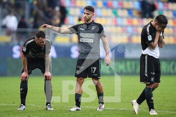 2021-11-27 - FROSINONE, ITALY - November 27 : Players of Frosinone gestures during  the  Serie A soccer match between  Frosinone and  Pordenone  at Stadio Benito Stirpe on November 27,2021 in Frosinone Italy - FROSINONE CALCIO VS PORDENONE CALCIO - ITALIAN SERIE B - SOCCER