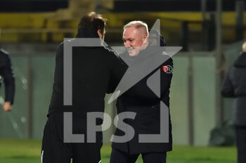 2021-11-30 - Head coach of Perugia Massimiliano Alvini and Head coach of Pisa Luca D'Angelo before the beginning of the match - AC PISA VS AC PERUGIA - ITALIAN SERIE B - SOCCER