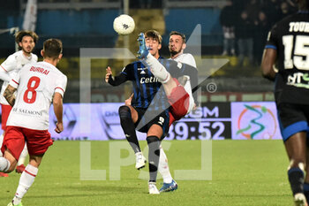2021-11-30 - Gianmaria Zanandrea (Perugia) in action against Lorenzo Lucca (Pisa) - AC PISA VS AC PERUGIA - ITALIAN SERIE B - SOCCER