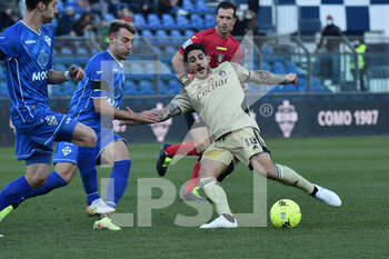 2021-12-04 - Lorenzo Masetti (Pisa) tries to kick the ball - COMO 1907 VS AC PISA - ITALIAN SERIE B - SOCCER
