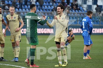 2021-12-04 - Nicolas David Andrade (Pisa) and Maxime Leverbe (Pisa) at the end of the match - COMO 1907 VS AC PISA - ITALIAN SERIE B - SOCCER