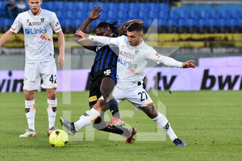 2021-12-11 - Idrissa Toure' (Pisa) and Gabriel  Strefezza Rebelato (Lecce) fight for the ball - AC PISA VS US LECCE - ITALIAN SERIE B - SOCCER