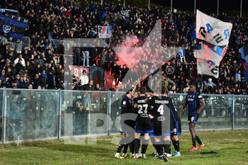 2021-12-11 - Players of Pisa celebrate with their fans - AC PISA VS US LECCE - ITALIAN SERIE B - SOCCER