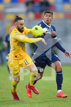 2021-12-18 - FROSINONE, ITALY -  December 18 :  Francesco Zampano (L) of  Frosinone in action against  Mikael Egill Ellertsson  (R) of  Spal during the  Serie B  soccer match between  Frosinone and Spal Stadio Benito Stirpe on December 18,2021 in Frosinone Italy - FROSINONE CALCIO VS SPAL - ITALIAN SERIE B - SOCCER