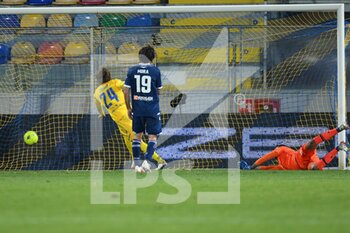 2021-12-18 - FROSINONE, ITALY - December 18 :  Alessio Zerbin (24) of Frosinone   scores the second  a  goal during  Italian Serie B soccer match between  Frosinone  and Spal at Stadio Benito Stirpe on December 18,2021  in Frosinone Italy - FROSINONE CALCIO VS SPAL - ITALIAN SERIE B - SOCCER