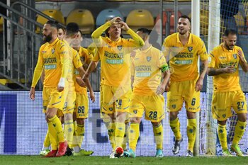 2021-12-18 - FROSINONE, ITALY - December 18 :  Alessio Zerbin (24) of Frosinone  
celebrates with his team matesafter  scores the second  a  goal during  Italian Serie B soccer match between  Frosinone  and Spal at Stadio Benito Stirpe on December 18,2021  in Frosinone Italy - FROSINONE CALCIO VS SPAL - ITALIAN SERIE B - SOCCER