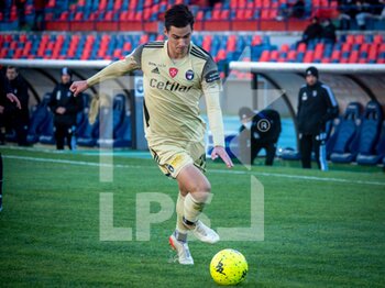 2021-12-18 - Berruatto  Pietro (Pisa) carries the ball  - COSENZA CALCIO VS AC PISA - ITALIAN SERIE B - SOCCER