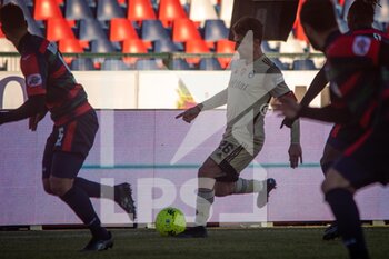 2021-12-18 - Masucci Gaetano (Cosenza) carries the ball  - COSENZA CALCIO VS AC PISA - ITALIAN SERIE B - SOCCER