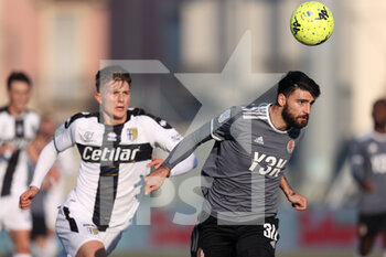 2021-12-18 - Matteo Di Gennaro (US Alessandria Calcio 1912) header - US ALESSANDRIA VS PARMA CALCIO - ITALIAN SERIE B - SOCCER