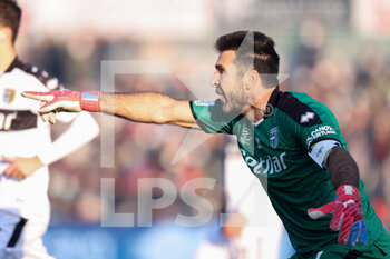 2021-12-18 - Gianluigi Buffon (Parma Calcio 1913) gestures - US ALESSANDRIA VS PARMA CALCIO - ITALIAN SERIE B - SOCCER