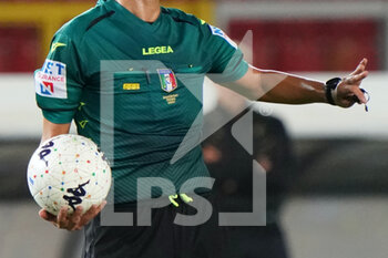 2021-10-01 - referee shirt - US LECCE VS AC MONZA - ITALIAN SERIE B - SOCCER