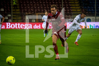 2021-12-12 - Ricci Federico (Reggina) carries the ball  - REGGINA VS ALESSANDRIA - ITALIAN SERIE B - SOCCER