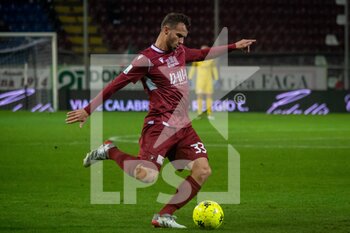 2021-12-12 - Ivan Lakicevic (Reggina) shot  - REGGINA VS ALESSANDRIA - ITALIAN SERIE B - SOCCER