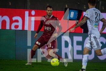 2021-12-12 - Ivan Lakicevic (Reggina) carries the ball - REGGINA VS ALESSANDRIA - ITALIAN SERIE B - SOCCER