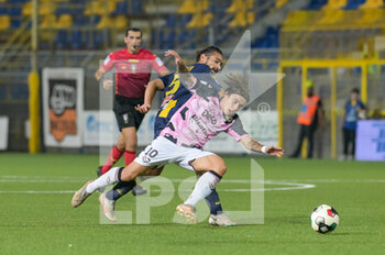 2021-10-04 - Andrea Silipo (10) Palermo FC Un contrasto tra  Nicholàs Adriàn Schiavi (5) S.S. Juve Stabia - JUVE STABIA VS PALERMO - ITALIAN SERIE C - SOCCER