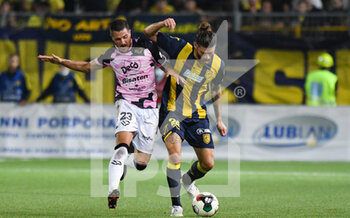 2021-10-04 - Giuseppe Fella (23) Palermo FC e Magnus Troest (20) S.S. Juve Stabia - JUVE STABIA VS PALERMO - ITALIAN SERIE C - SOCCER