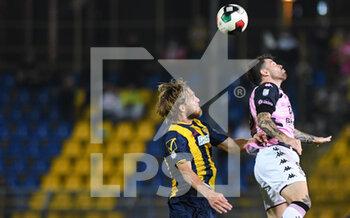 2021-10-04 - Daniele Altobelli (25) S.S. Juve Stabia e Luigi Brunori (9) Palermo FC - JUVE STABIA VS PALERMO - ITALIAN SERIE C - SOCCER