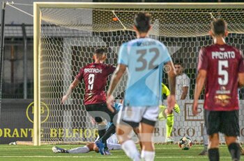 2021-10-03 - Simone Magnaghi (Pontedera) calcia a rete per il gol del 2 a 1 - PONTEDERA VS ENTELLA - ITALIAN SERIE C - SOCCER