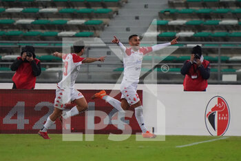 2021-10-20 - Mattia Maita (SSC Bari) esulta con il suo compagno di squadra dopo aver segnato il gol del 1-0 - BARI VS FOGGIA - ITALIAN SERIE C - SOCCER