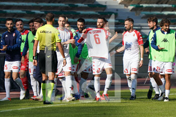 2021-10-30 - Mirco Antenucci (SSC Bari) esulta dopo aver segnato il gol del 1-0 mostrando la maglia di Valerio Di Cesare (SSC Bari) - BARI VS CATANZARO - ITALIAN SERIE C - SOCCER