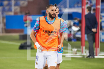 2021-08-14 - Karim Benzema of Real Madrid warms up during the Spanish championship La Liga football match between Deportivo Alaves and Real Madrid CF on August 14, 2021 at Mendizorroza stadium in Vitoria, Spain - Photo Inigo Larreina / Spain DPPI / DPPI - DEPORTIVO ALAVES VS REAL MADRID CF - SPANISH LA LIGA - SOCCER