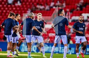 2021-08-21 - Frenkie de Jong of FC Barcelona warms up during the Spanish championship La Liga football match between Athletic Club and FC Barcelona on August 21, 2021 at San Mames stadium in Bilbao, Spain - Photo Inigo Larreina / Spain DPPI / DPPI - ATHLETIC CLUB VS FC BARCELONA - SPANISH LA LIGA - SOCCER