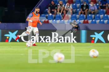 2021-08-22 - Karim Benzema of Real Madrid CF warms up during the Spanish championship La Liga football match between Levante UD and Real Madrid on August 22, 2021 at Ciutat de Valencia stadium in Valencia, Spain - Photo Ivan Terron / Spain DPPI / DPPI - LEVANTE UD VS REAL MADRID - SPANISH LA LIGA - SOCCER