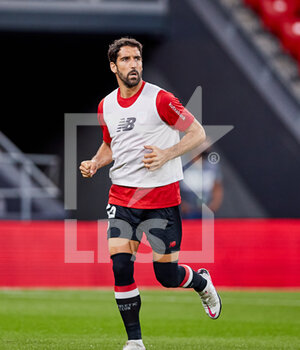 2021-09-11 - Raul Garcia of Athletic Club warms up during the Spanish league, La Liga Santander, football match played between Athletic Club and RCD Mallorca at San Mames stadium on September 11, 2021 in Bilbao, Spain - ATHLETIC CLUB VS RCD MALLORCA - SPANISH LA LIGA - SOCCER