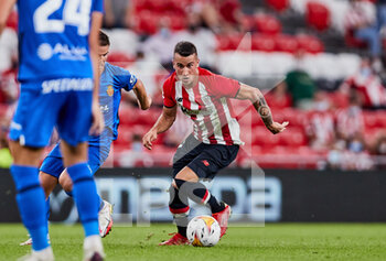2021-09-11 - Alex Berenguer of Athletic Club in action during the Spanish league, La Liga Santander, football match played between Athletic Club and RCD Mallorca at San Mames stadium on September 11, 2021 in Bilbao, Spain - ATHLETIC CLUB VS RCD MALLORCA - SPANISH LA LIGA - SOCCER