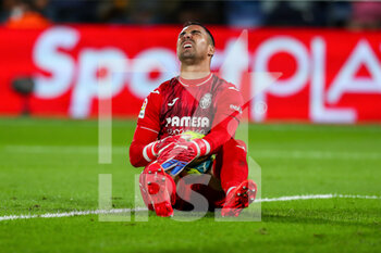 2021-09-22 - Sergio Asenjo of Villarreal gets injured during the Santander League match between Villareal CF and Elche CF at the Ceramica Stadium on September 22, 2021, in Valencia, Spain. Photo Ivan Terron / Spain DPPI / DPPI - VILLAREAL CF VS ELCHE CF - SPANISH LA LIGA - SOCCER