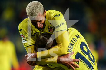 2021-09-22 - Alberto Moreno of Villarreal celebrates a goal with Etienne Capoue during the Santander League match between Villareal CF and Elche CF at the Ceramica Stadium on September 22, 2021, in Valencia, Spain. Photo Ivan Terron / Spain DPPI / DPPI - VILLAREAL CF VS ELCHE CF - SPANISH LA LIGA - SOCCER