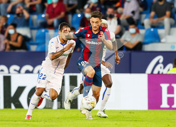 2021-10-16 - Pablo Martinez of Levante UD and Damian Suarez of Getafe in action during the Spanish championship Liga football match between Levante UD and Getafe CF on October 16, 2021 at the Ciutat de Valencia Stadium in Valencia, Spain - LEVANTE UD VS GETAFE CF - SPANISH LA LIGA - SOCCER