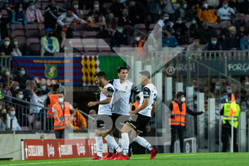 2021-10-17 - Jose Luis Gaya of Valencia celebrates a goal with teammates during the Spanish championship La Liga football match between FC Barcelona and Valencia CF on October 17, 2021 at Camp Nou stadium in Barcelona, Spain - FC BARCELONA VS VALENCIA CF - SPANISH LA LIGA - SOCCER