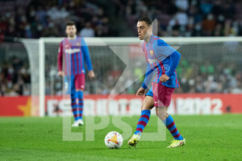 2021-10-17 - Serginho Dest of FC Barcelona in action during the Spanish championship La Liga football match between FC Barcelona and Valencia CF on October 17, 2021 at Camp Nou stadium in Barcelona, Spain - FC BARCELONA VS VALENCIA CF - SPANISH LA LIGA - SOCCER