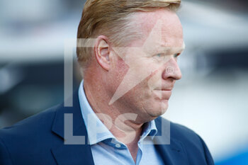 2021-10-24 - Ronald Koeman, coach of FC Barcelona during the Spanish championchip La Liga football match between FC Barcelona and Real Madrid on October 24, 2021 at Camp Nou stadium in Barcelona, Spain - FC BARCELONA VS REAL MADRID - SPANISH LA LIGA - SOCCER