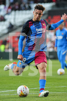2021-10-27 - Nico Gonzalez of FC Barcelona warms up during the Spanish championship La Liga football match between Rayo Vallecano and FC Barcelona on October 27, 2021 at Vallecas stadium in Madrid, Spain - RAYO VALLECANO VS FC BARCELONA - SPANISH LA LIGA - SOCCER
