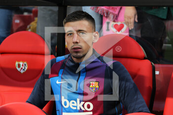 2021-10-27 - Clement Lenglet of FC Barcelona during the Spanish championship La Liga football match between Rayo Vallecano and FC Barcelona on October 27, 2021 at Vallecas stadium in Madrid, Spain - RAYO VALLECANO VS FC BARCELONA - SPANISH LA LIGA - SOCCER