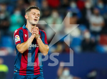2021-10-28 - Enis Bardhi of Levante UD reacts during the Spanish championship Liga football match between Levante UD and Atletico de Madrid on October 28, 2021 at the Ciutat de Valencia Stadium in Valencia, Spain - LEVANTE UD VS ATLETICO DE MADRID - SPANISH LA LIGA - SOCCER