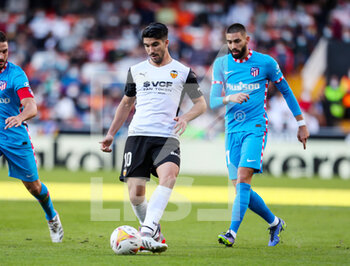 2021-11-07 - Carlos Soler of Valencia during the Spanish championship Liga football match between Valencia CF and Atletico de Madrid on November 7, 2021 at the Mestalla Stadium in Valencia, Spain - VALENCIA CF VS ATLETICO DE MADRID - SPANISH LA LIGA - SOCCER