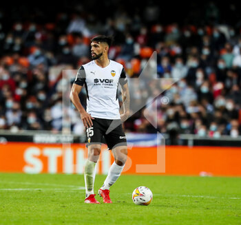 2021-11-07 - Omar Alderete of Valencia during the Spanish championship Liga football match between Valencia CF and Atletico de Madrid on November 7, 2021 at the Mestalla Stadium in Valencia, Spain - VALENCIA CF VS ATLETICO DE MADRID - SPANISH LA LIGA - SOCCER